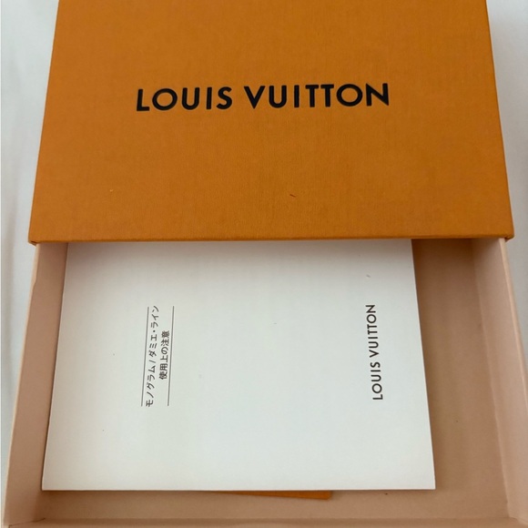 Louis Vuitton Authentic Cyber Epi Wish Bracelet - Green - Picture 8 of 12